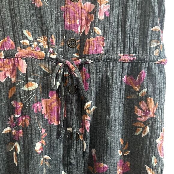 Maurice's XS Floral Print Button Front Ribbed Romper Gray Pink Sleeveless‎ - Picture 4 of 5